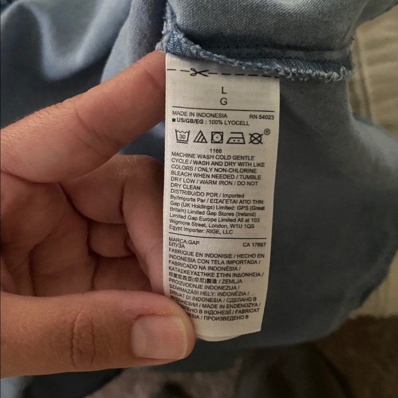 Womens GAP Charmbray Ruffle Tank size Large - Picture 3 of 4